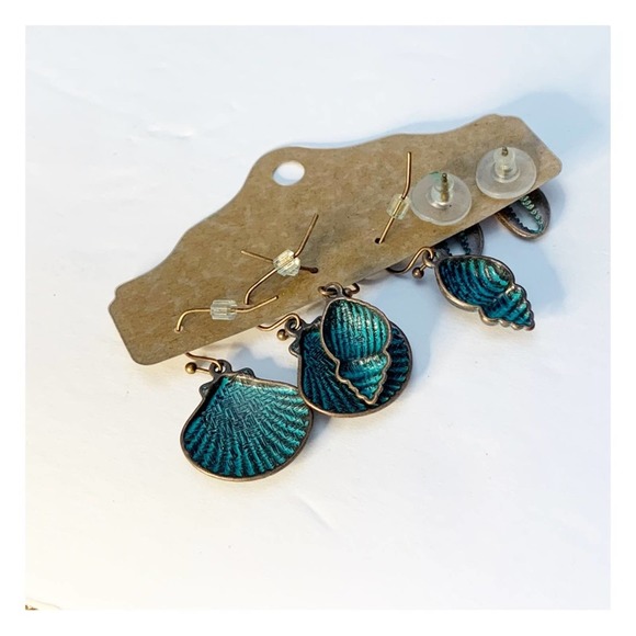 NEW sea shell earrings set with turquoise wash - Picture 2 of 3